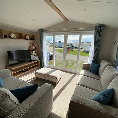 Verbzen Holiday Caravan At St Osyth Beach, Clacton-On-Sea By Verb Holidays Saint Osyth Exterior photo
