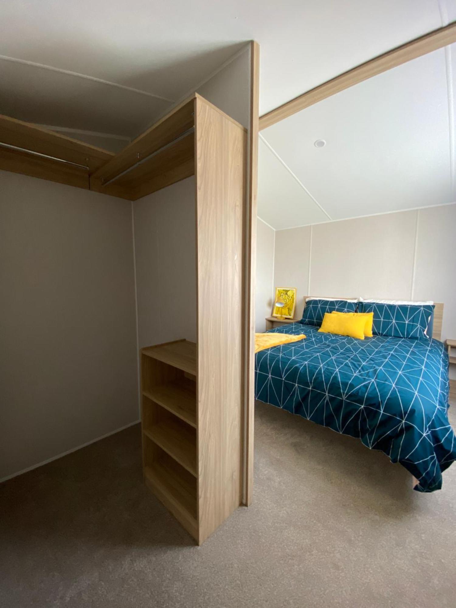 Verbzen Holiday Caravan At St Osyth Beach, Clacton-On-Sea By Verb Holidays Saint Osyth Exterior photo