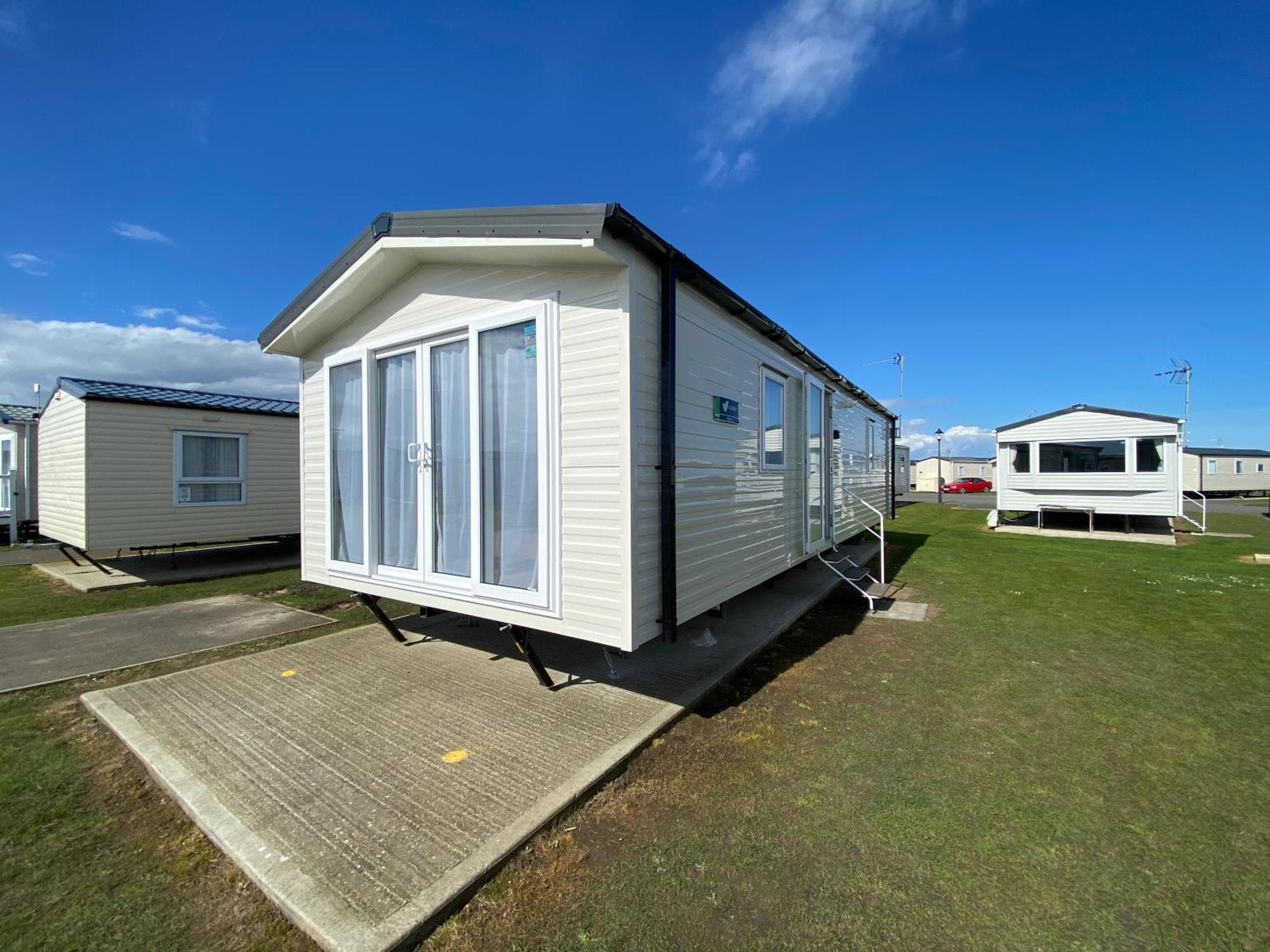 Verbzen Holiday Caravan At St Osyth Beach, Clacton-On-Sea By Verb Holidays Saint Osyth Exterior photo