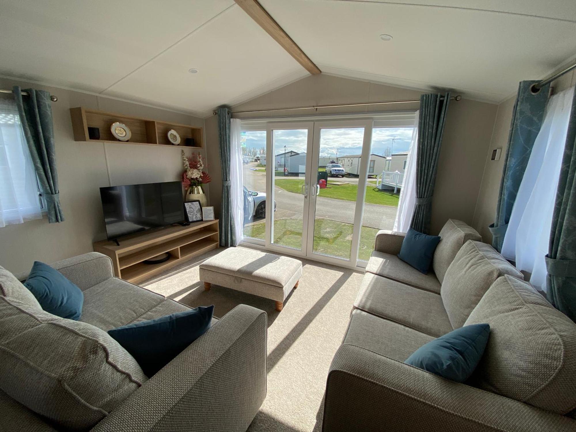 Verbzen Holiday Caravan At St Osyth Beach, Clacton-On-Sea By Verb Holidays Saint Osyth Exterior photo